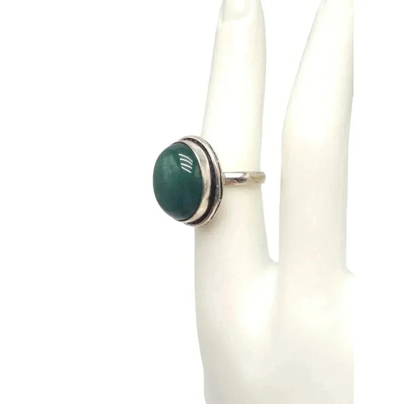 Silver Plated Green Spinel Cabochon Dome Ring Size 7 Vintage - Picture 2 of 5